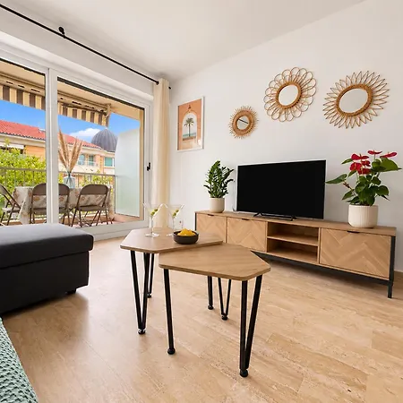 Apartamento élégant T2 Rénové Avec Balcon Au Centre De Cannes