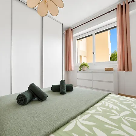 élégant T2 Rénové Avec Balcon Au Centre De