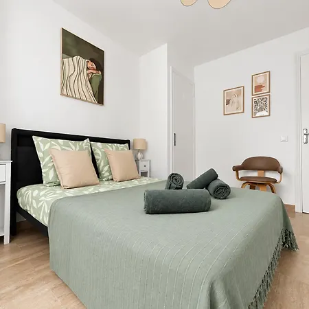 élégant T2 Rénové Avec Balcon Au Centre De Cannes