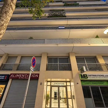 élégant T2 Rénové Avec Balcon Au Centre De *
