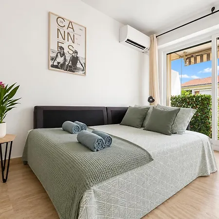 élégant T2 Rénové Avec Balcon Au Centre De *